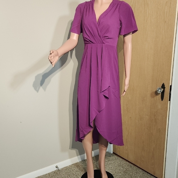 Maggy London Dresses & Skirts - Maggy London Vibrant Purple Midi Dress